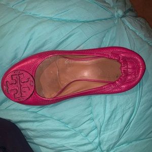 fuchsia tory burch flats